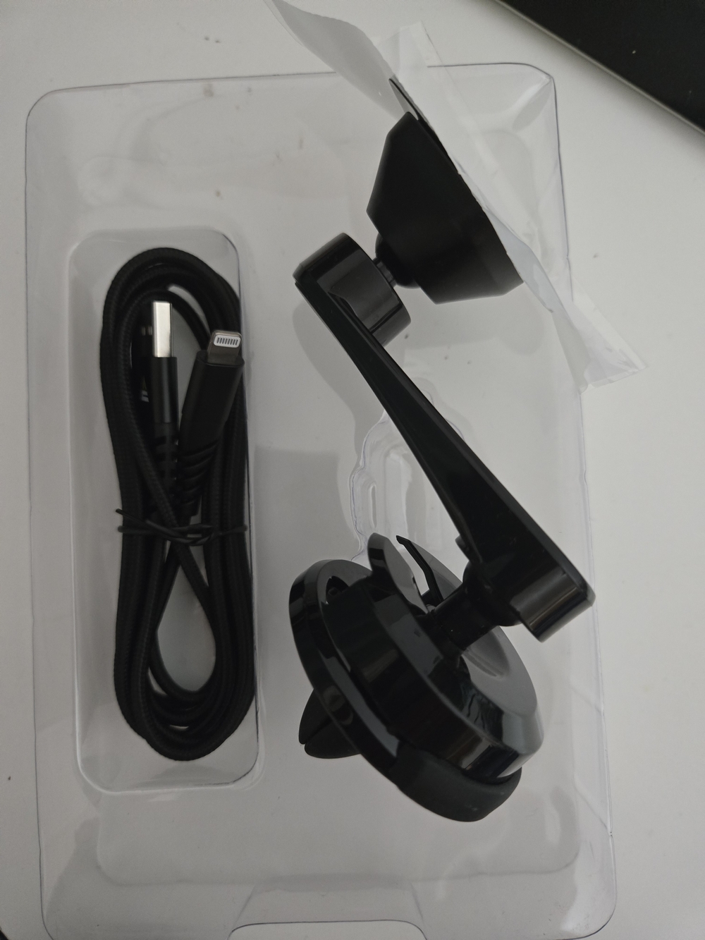 Sleek Black Car Phone Mount with Braided Lightning Cable